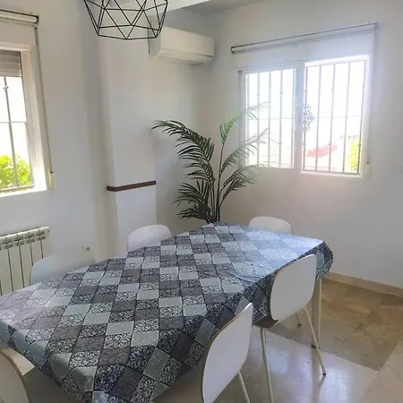 Luminosa Y Confortable Casa Con Vistas Y Piscina Сasa de vacaciones Jun